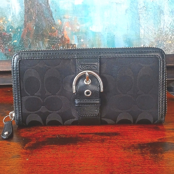 Classic Signature C Jaqard Fabric W/ Buckled Accent Zippered Cardholder Wallet - Picture 1 of 16